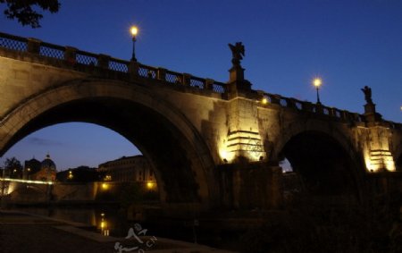石桥夜景图片