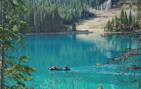 加拿大卑诗省绿宝石湖图片