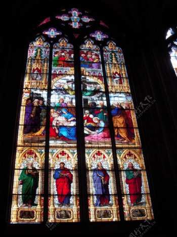 科隆教堂的彩色玻璃图片