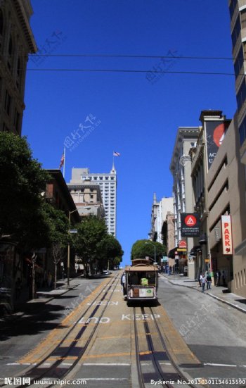 美国旧金山市中心街景轨道铛铛车图片