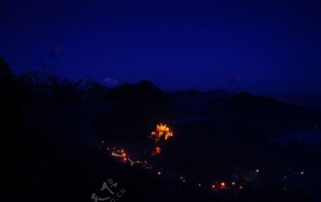 旧天鹅堡夜景图片