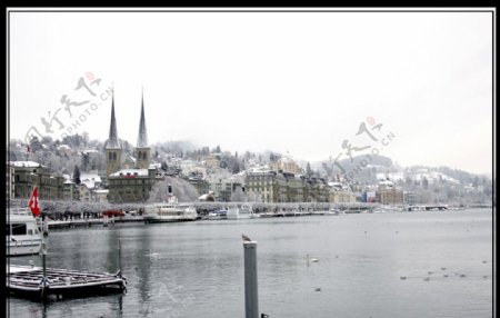 冬天的瑞士湖图片