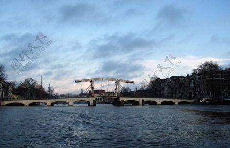 荷兰阿姆斯特丹大运河吊桥图片