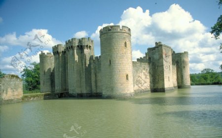 水边的城堡图片