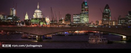 伦敦天际线圣保罗大教堂夜间图片