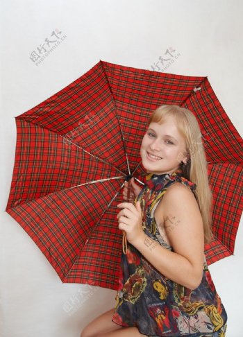 雨伞美女图片