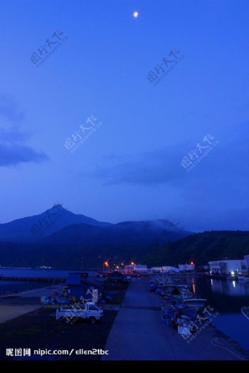 夜色下的富士镇图片