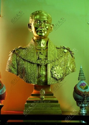 泰国国王普密蓬183阿杜德金雕像图片