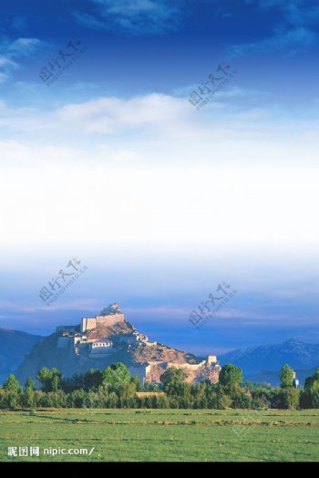 高清白云高山城堡图片