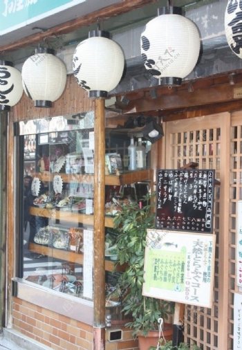 日本新宿街头小店图片