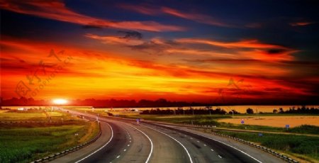 公路夕阳景观图片