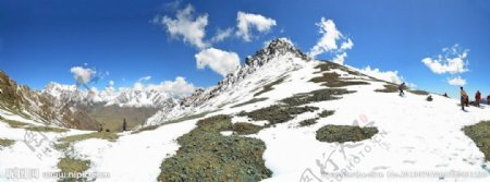 夏季天山博格达雪峰图片