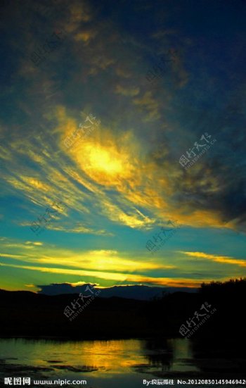 草原夕阳图片