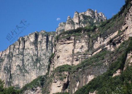 山岩峭壁图片