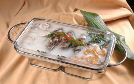 文蛤鲫鱼烩山菌图片
