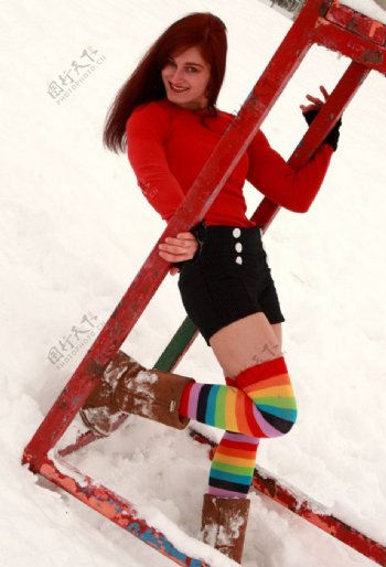 雪天长筒袜彩色图片