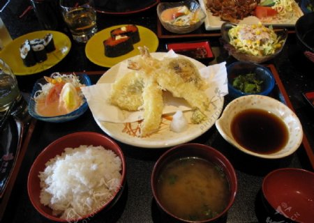 日本定食图片