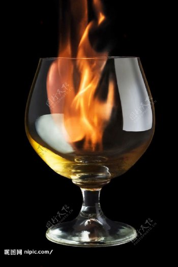 酒杯内的火焰图片
