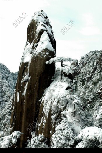 秀峰雪山图片