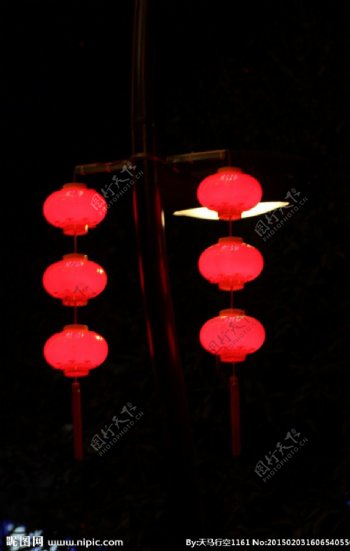 夜色下的红灯笼图片
