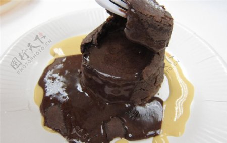 熔岩巧克力甜点蛋糕图片