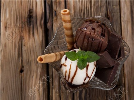 巧克力冰激凌图片