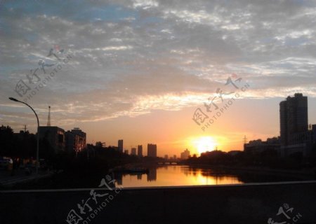 故黄河落日图片