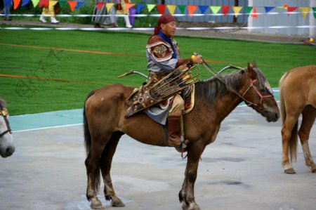 蒙古国骑射的骑手图片