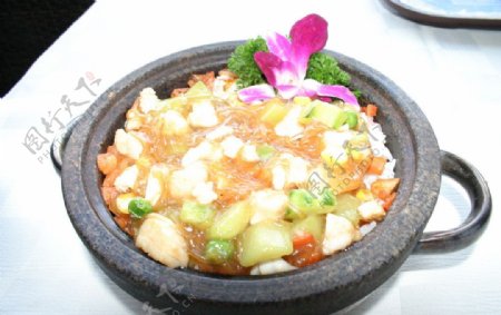 鱼翅石锅饭图片