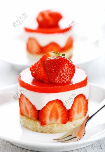 草莓巧克力蛋糕图片