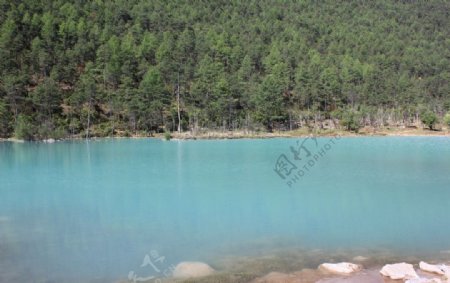 蓝月湖图片
