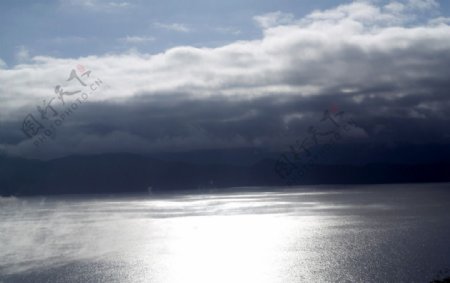泸沽湖云雾图片