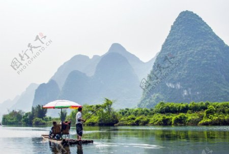 桂林竹筏漂流图片