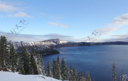 雪后湖景图片