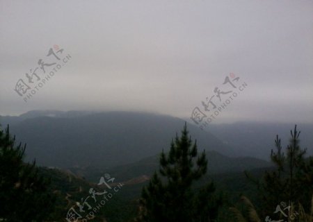 潮州市凤凰山雾景图片