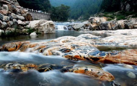泰山彩石溪图片
