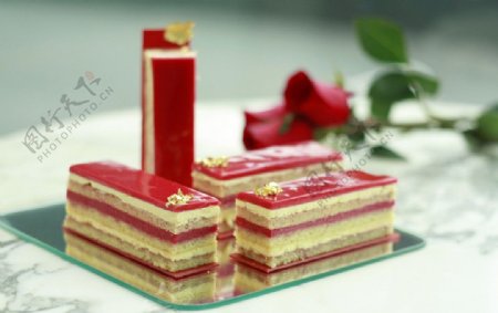玫瑰树莓歌剧院蛋糕图片
