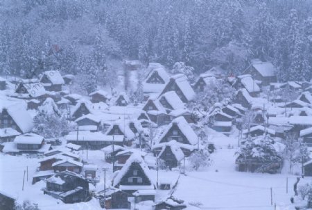 雪中小村庄图片