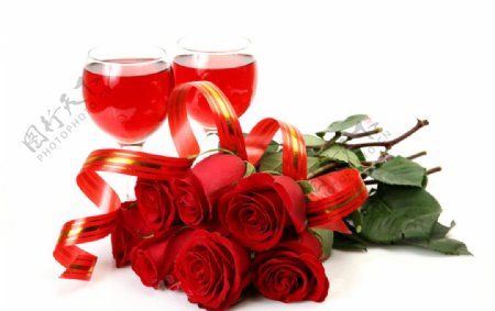 爱情红玫瑰红酒酒杯图片