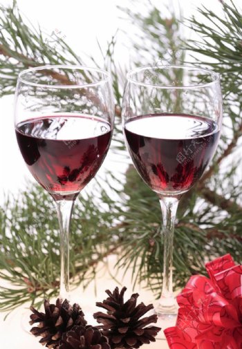 圣诞两杯红酒葡萄酒图片