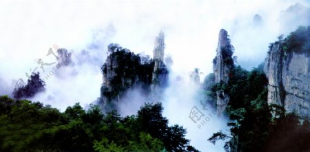 山雾缭绕图片