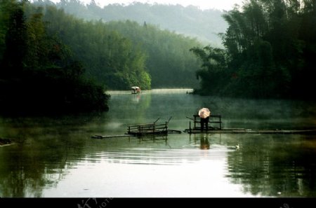 晨曦倩影之湖光山色图片