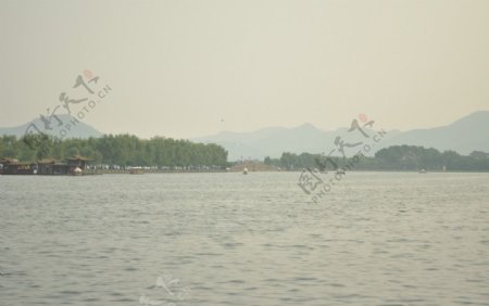 杭州西湖断桥远眺图片