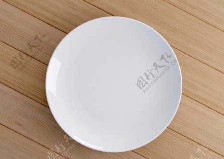 白色餐盘高清图片
