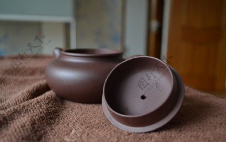 紫砂壶及壶盖图片