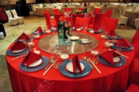 上海假日酒店红色桌布图片