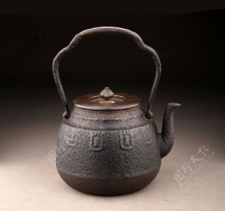 日本老铁壶图片