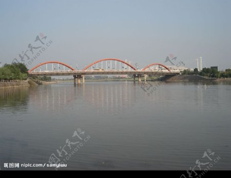 湖边的桥图片