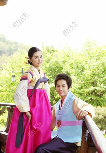 韩国夫妻民族服饰图片