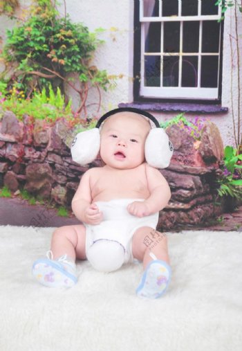 小宝宝戴耳机图片